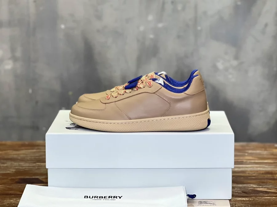 BURBERRY LEATHER SNEAKERS – BBR079