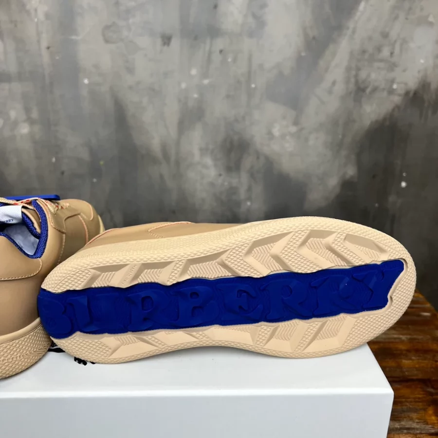 BURBERRY LEATHER SNEAKERS – BBR079