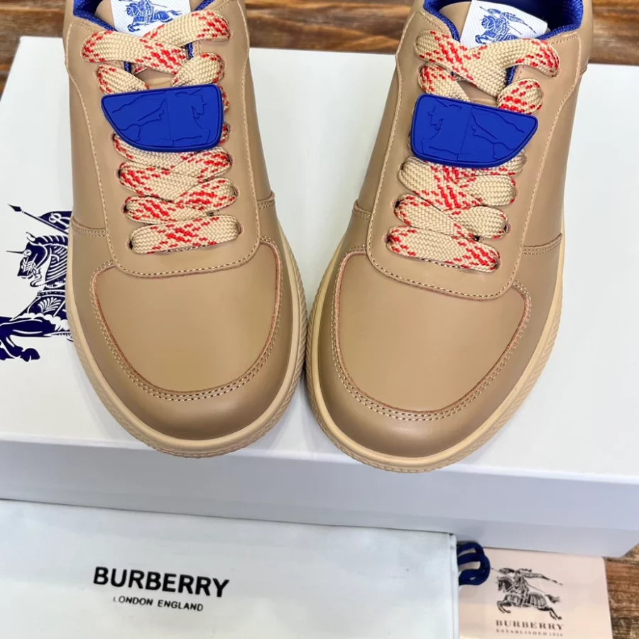 BURBERRY LEATHER SNEAKERS – BBR079