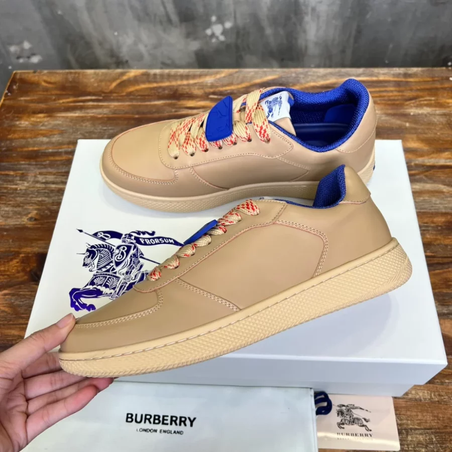 BURBERRY LEATHER SNEAKERS – BBR079