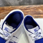 BURBERRY LEATHER SNEAKERS – BBR080