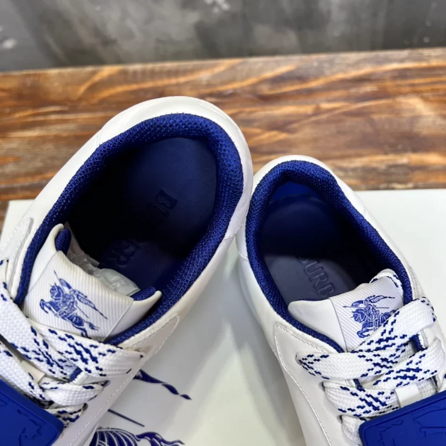BURBERRY LEATHER SNEAKERS – BBR080