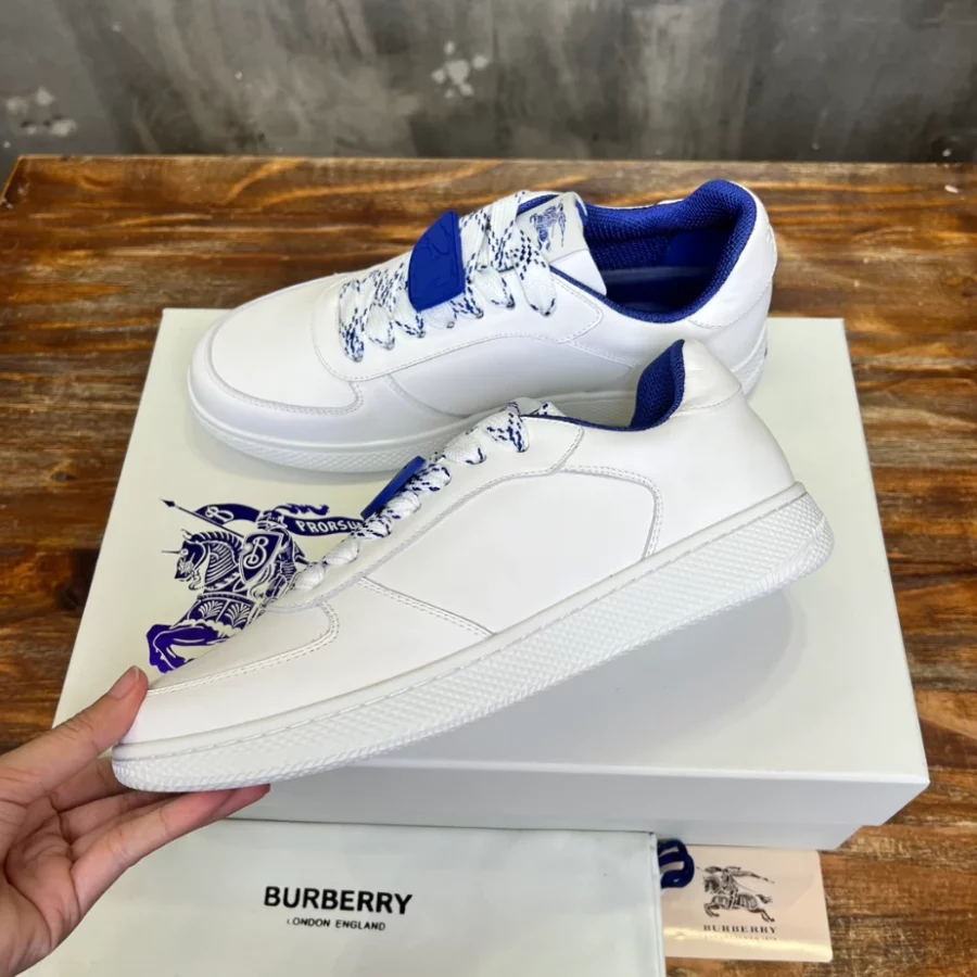BURBERRY LEATHER SNEAKERS – BBR080