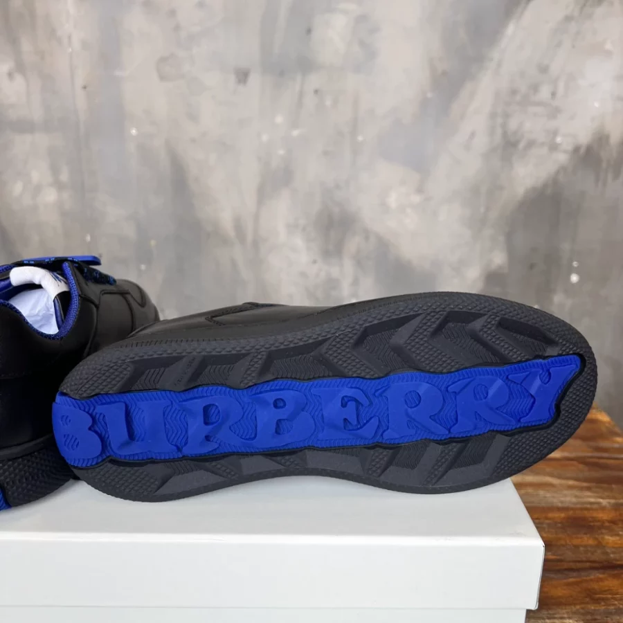 BURBERRY LEATHER TERRACE SNEAKERS – BBR085