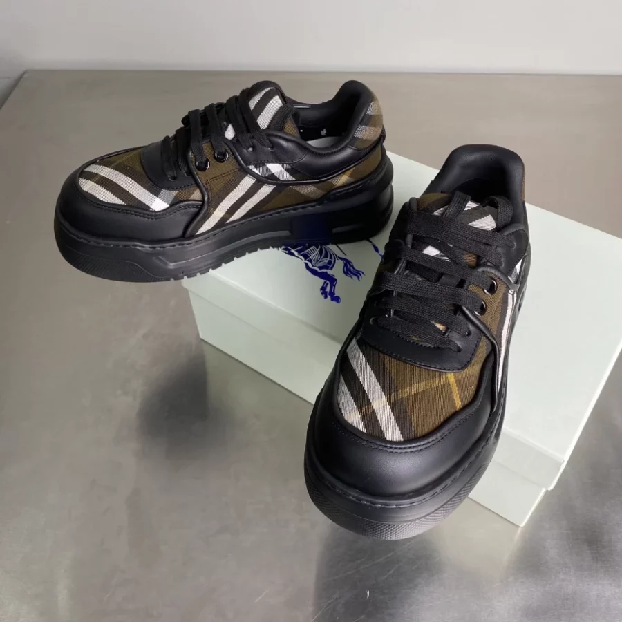BURBERRY SNEAKERS – BBR032