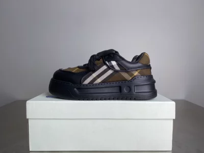 BURBERRY SNEAKERS – BBR032