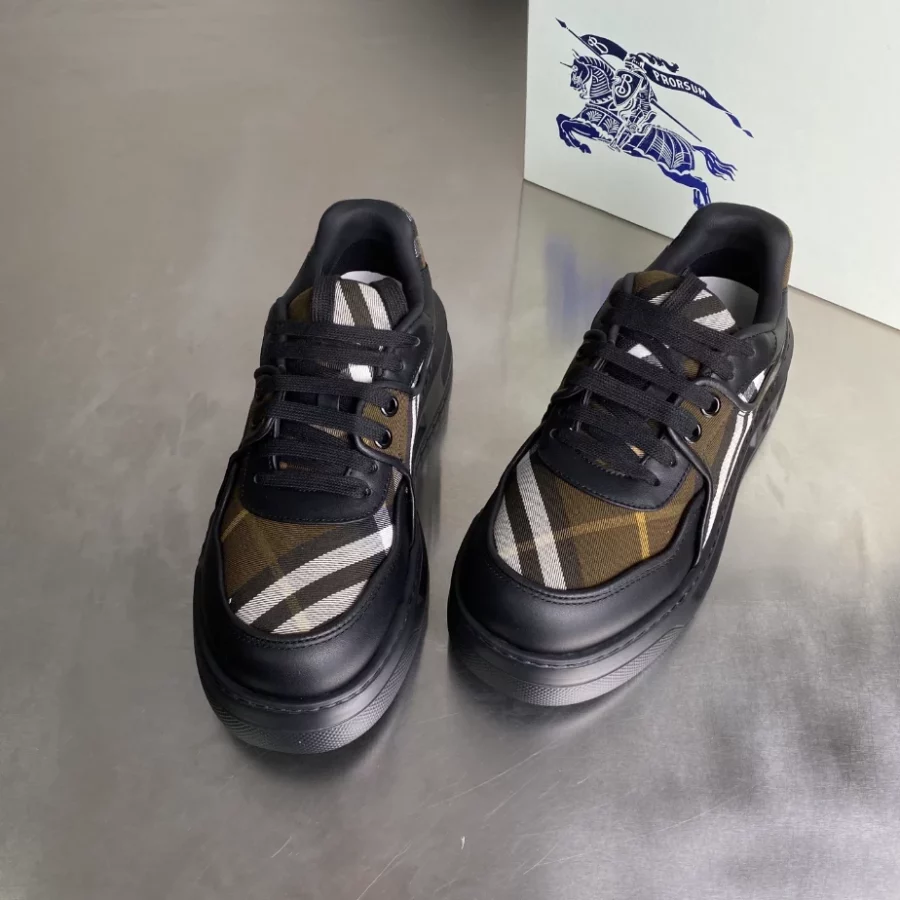 BURBERRY SNEAKERS – BBR032