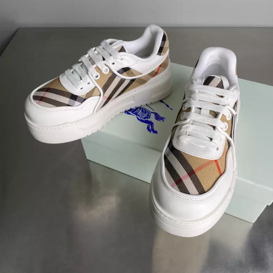 BURBERRY SNEAKERS – BBR033