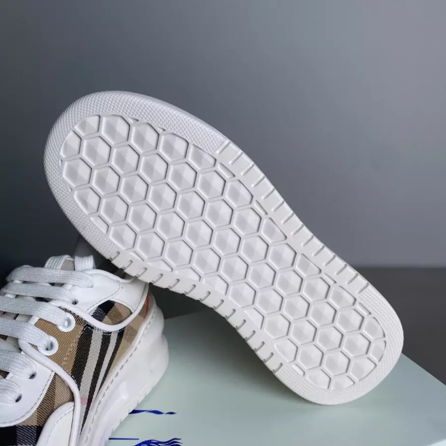 BURBERRY SNEAKERS – BBR033