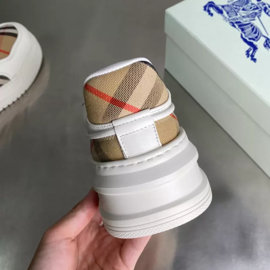 BURBERRY SNEAKERS – BBR033