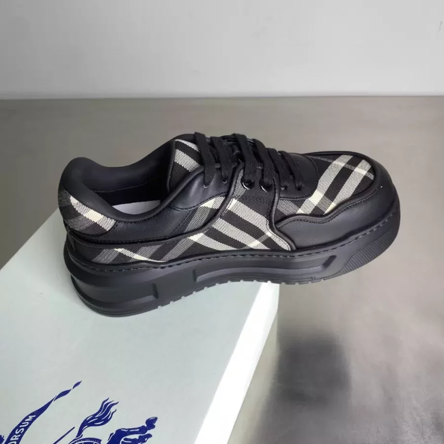 BURBERRY SNEAKERS – BBR034