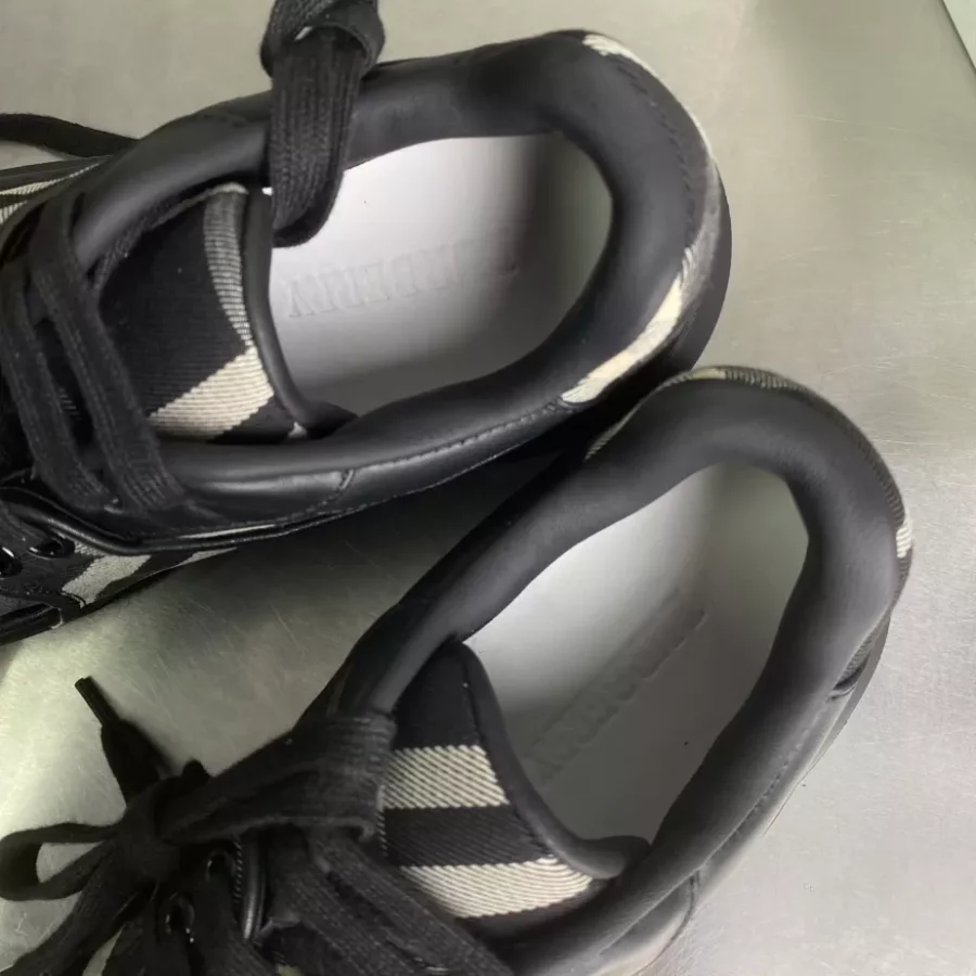 BURBERRY SNEAKERS – BBR034