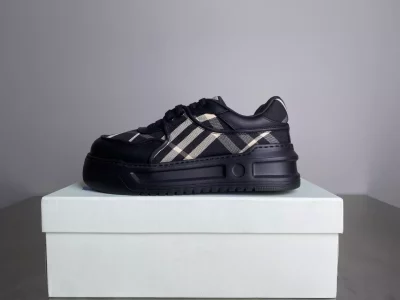 BURBERRY SNEAKERS – BBR034