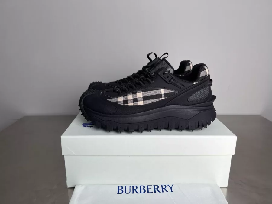 BURBERRY SNEAKERS – BBR049