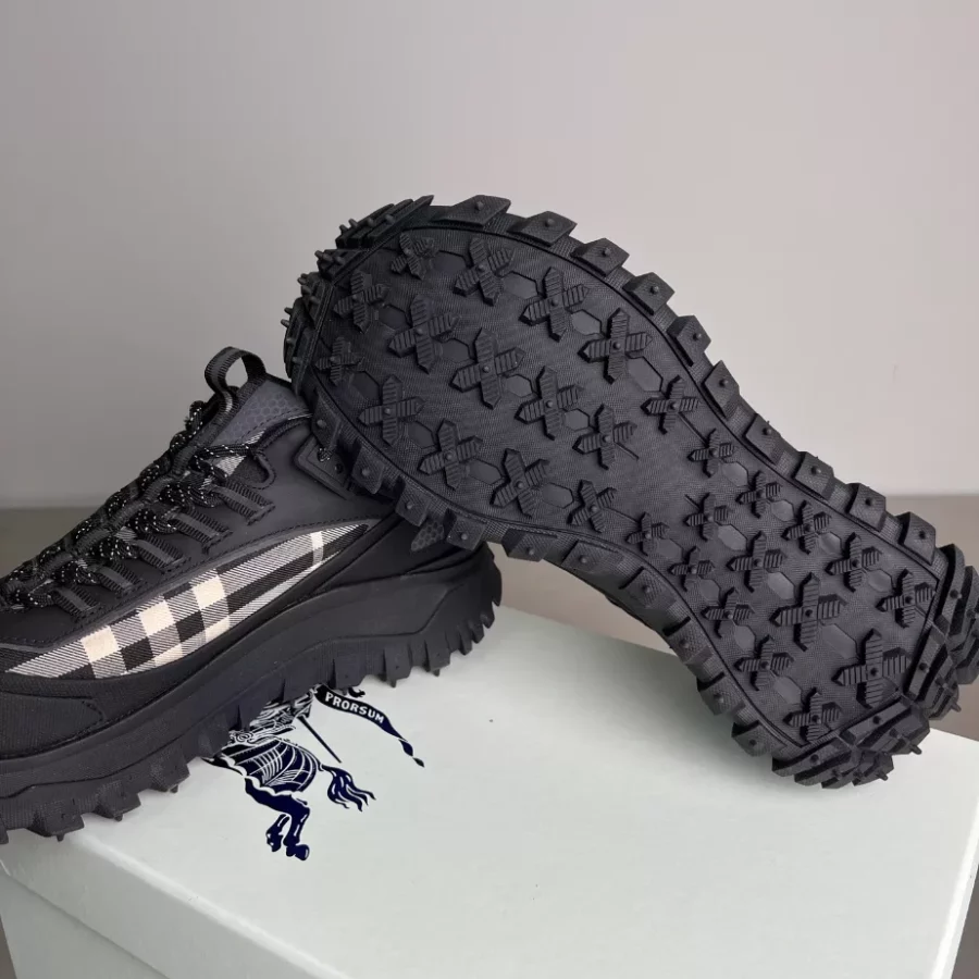 BURBERRY SNEAKERS – BBR049