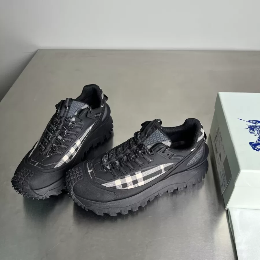 BURBERRY SNEAKERS – BBR049