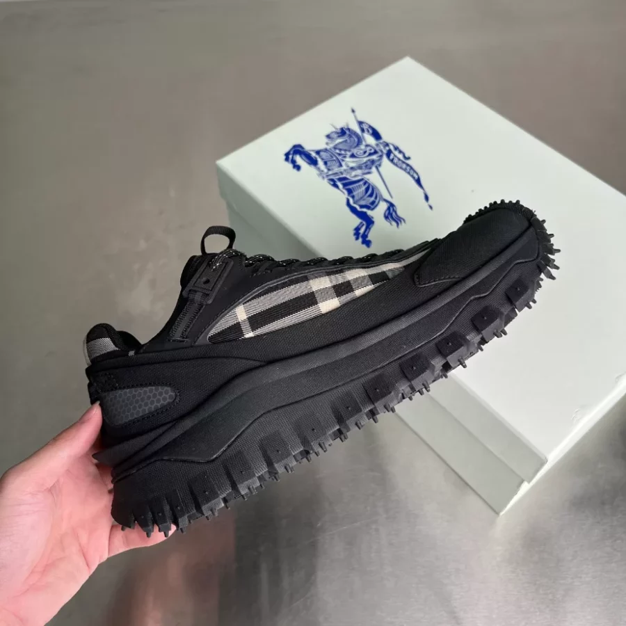 BURBERRY SNEAKERS – BBR049