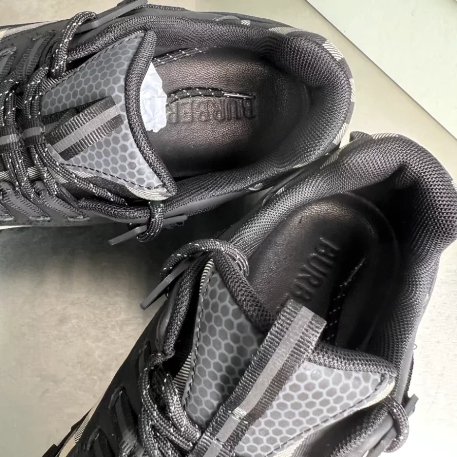 BURBERRY SNEAKERS – BBR049