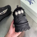 BURBERRY SNEAKERS – BBR049