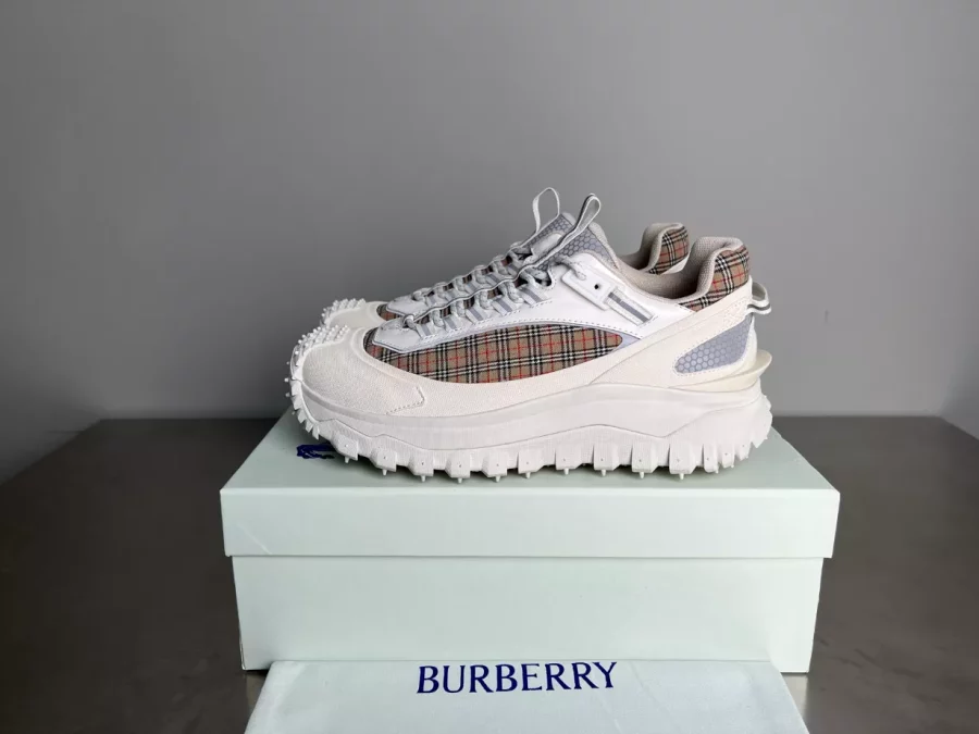 BURBERRY SNEAKERS – BBR050
