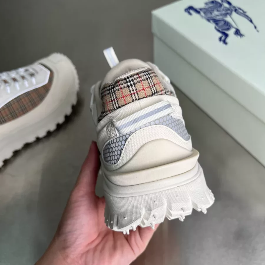 BURBERRY SNEAKERS – BBR050