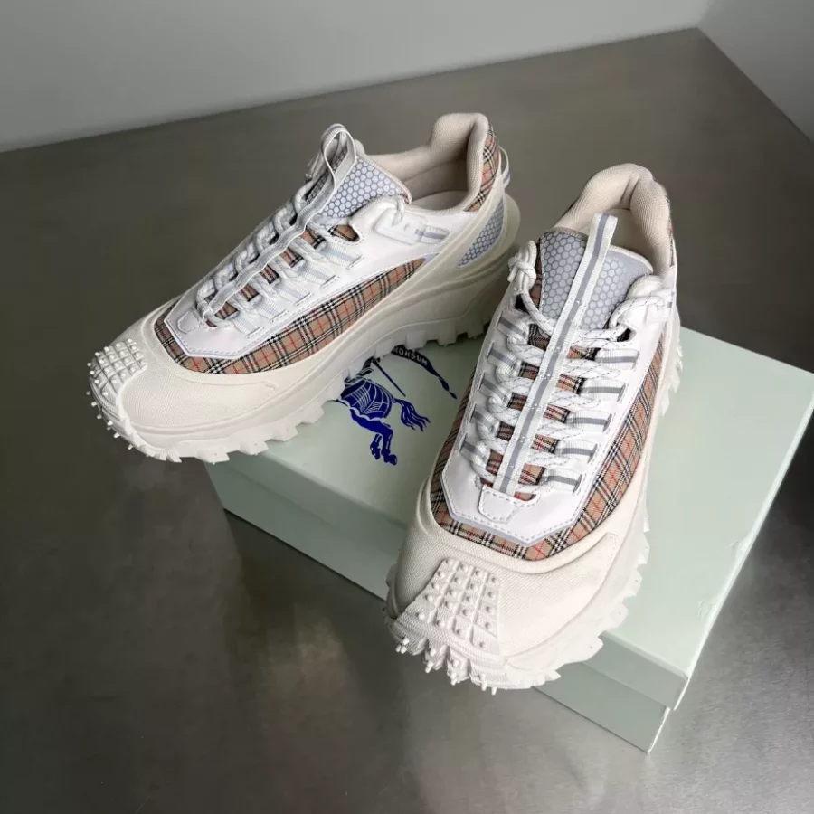 BURBERRY SNEAKERS – BBR050