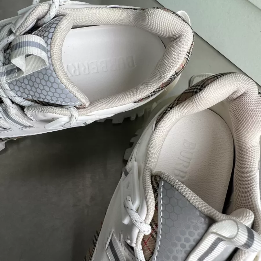 BURBERRY SNEAKERS – BBR050