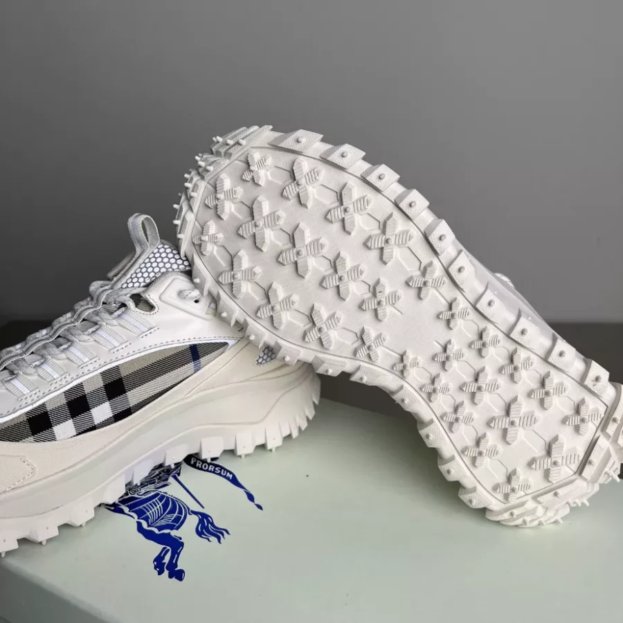 BURBERRY SNEAKERS – BBR051
