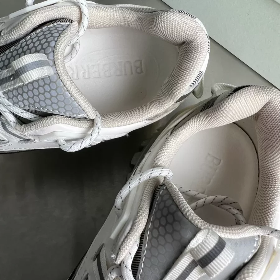 BURBERRY SNEAKERS – BBR051