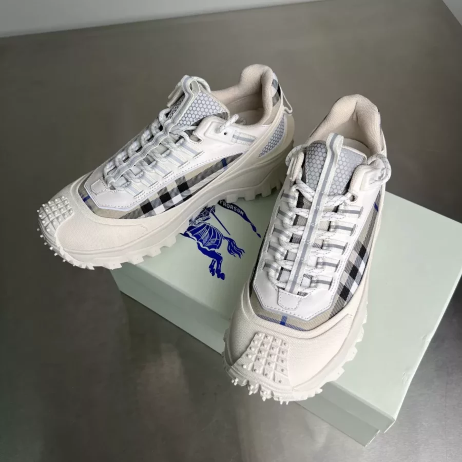 BURBERRY SNEAKERS – BBR051