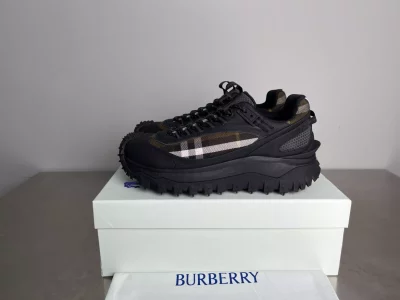 BURBERRY SNEAKERS – BBR052
