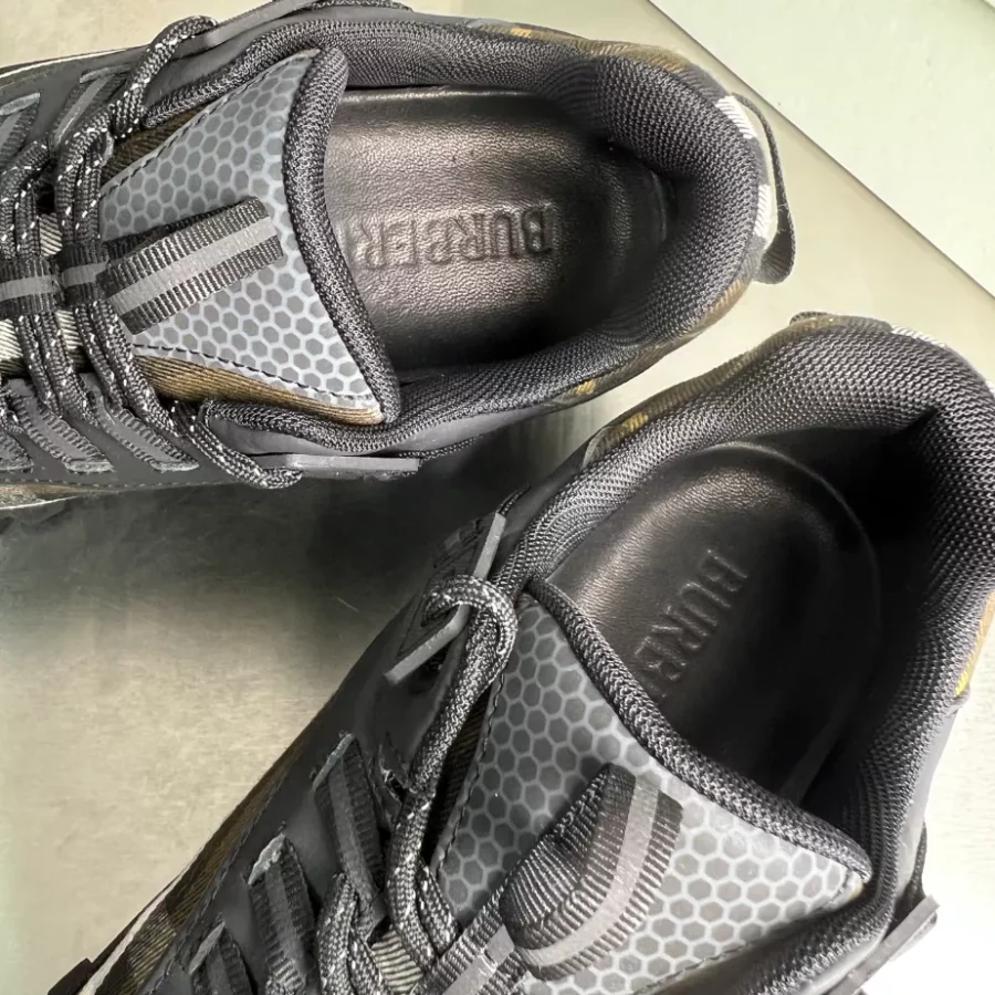 BURBERRY SNEAKERS – BBR052