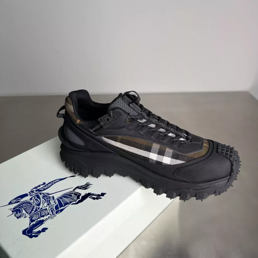 BURBERRY SNEAKERS – BBR052