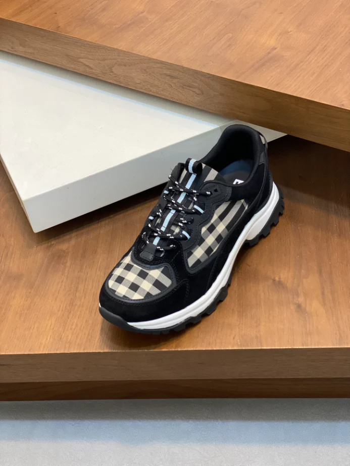 BURBERRY SNEAKERS – BBR066