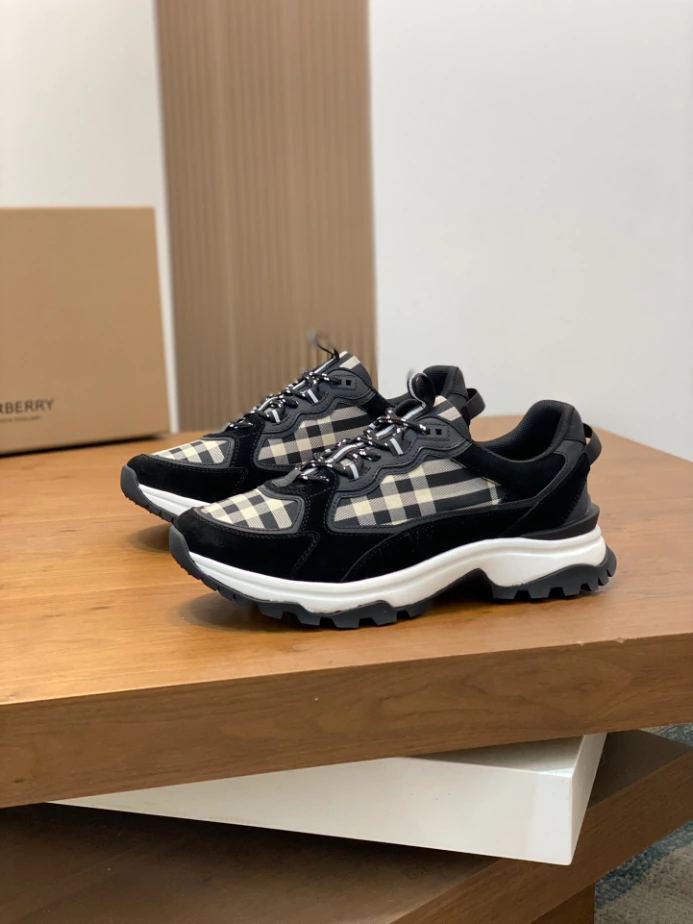 BURBERRY SNEAKERS – BBR066