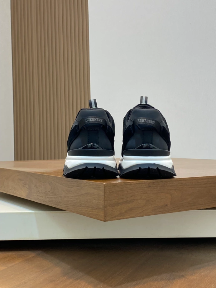BURBERRY SNEAKERS – BBR066