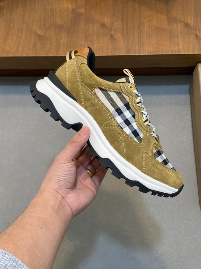BURBERRY SNEAKERS – BBR067