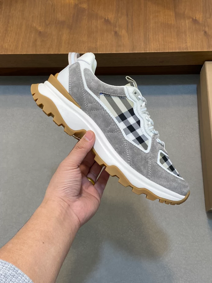 BURBERRY SNEAKERS – BBR068