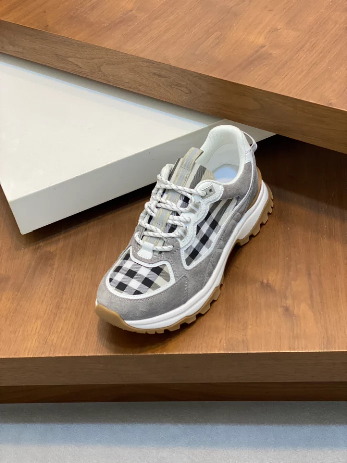 BURBERRY SNEAKERS – BBR068