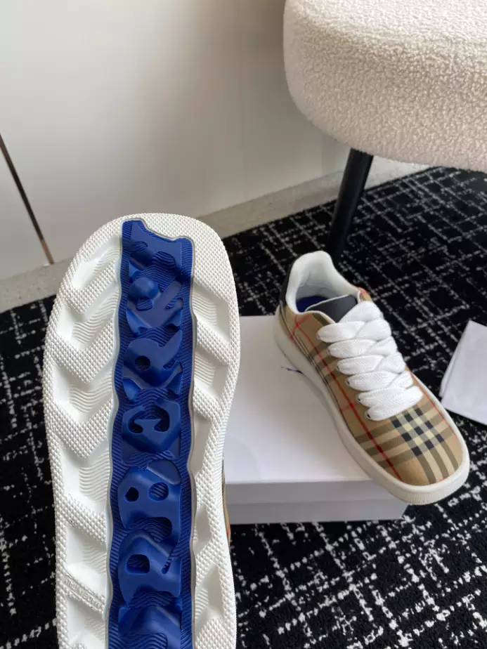 BURBERRY SNEAKERS – BBR102