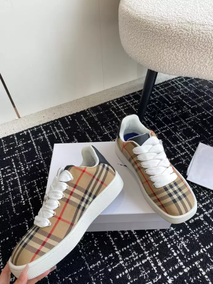 BURBERRY SNEAKERS – BBR102