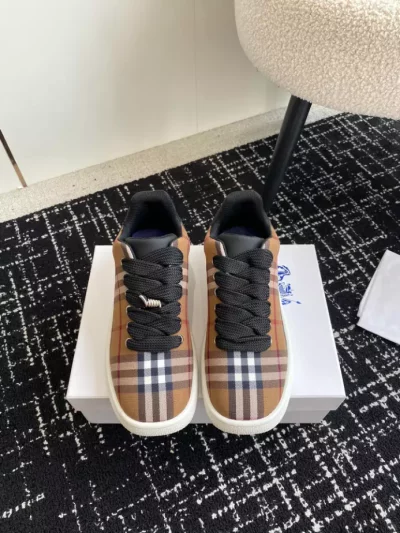 BURBERRY-SNEAKERS-BBR103-1-1.webp