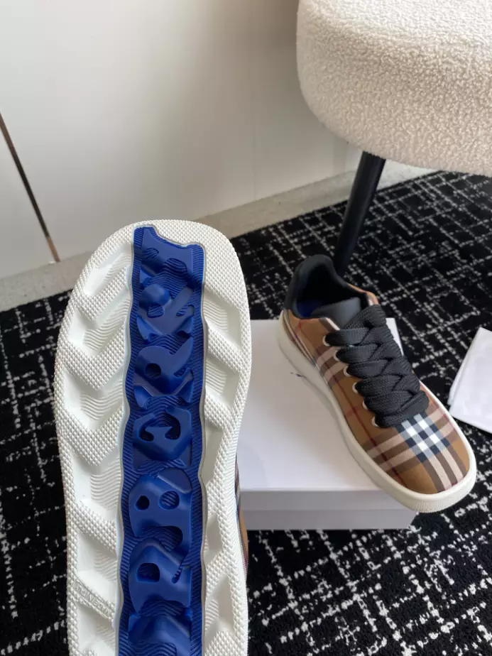 BURBERRY SNEAKERS – BBR103