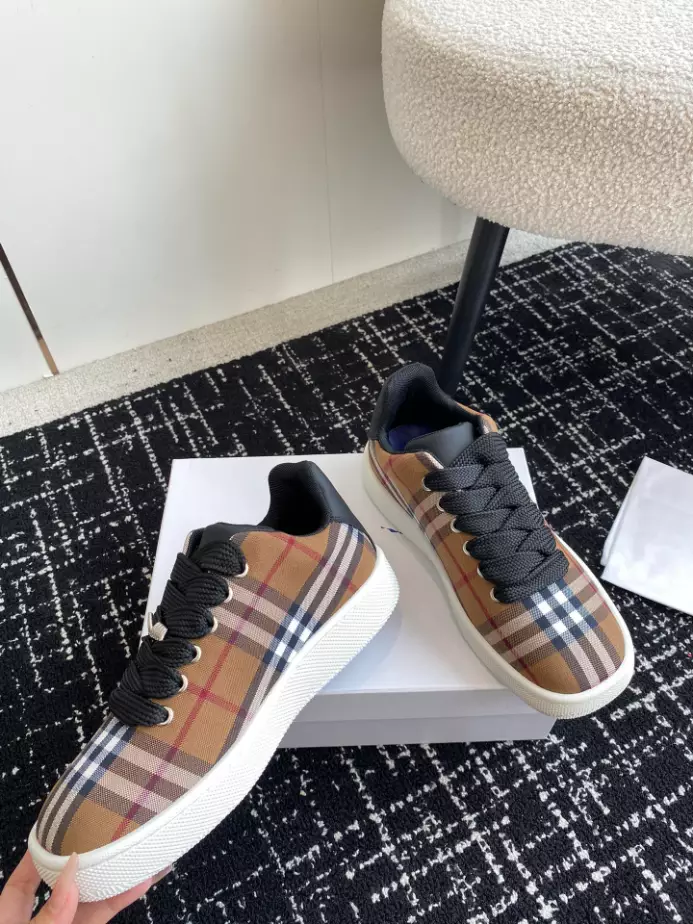 BURBERRY SNEAKERS – BBR103