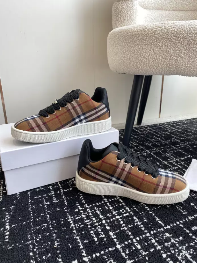 BURBERRY SNEAKERS – BBR103