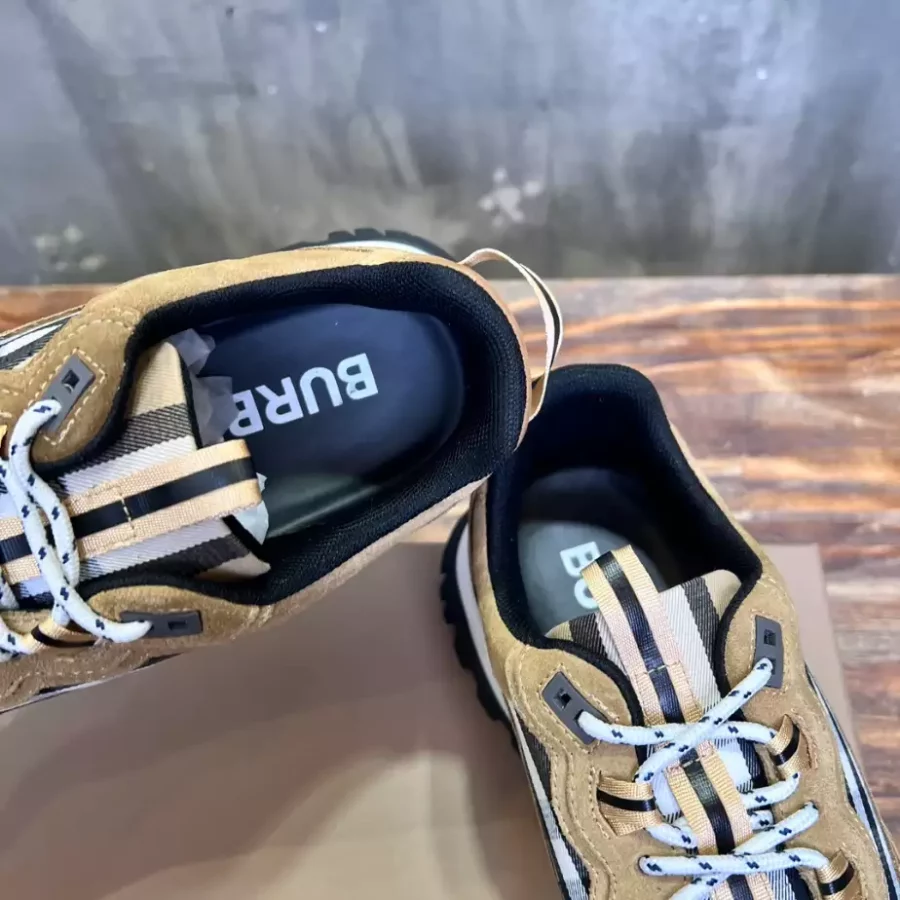 BURBERRY SNEAKERS – BBR104