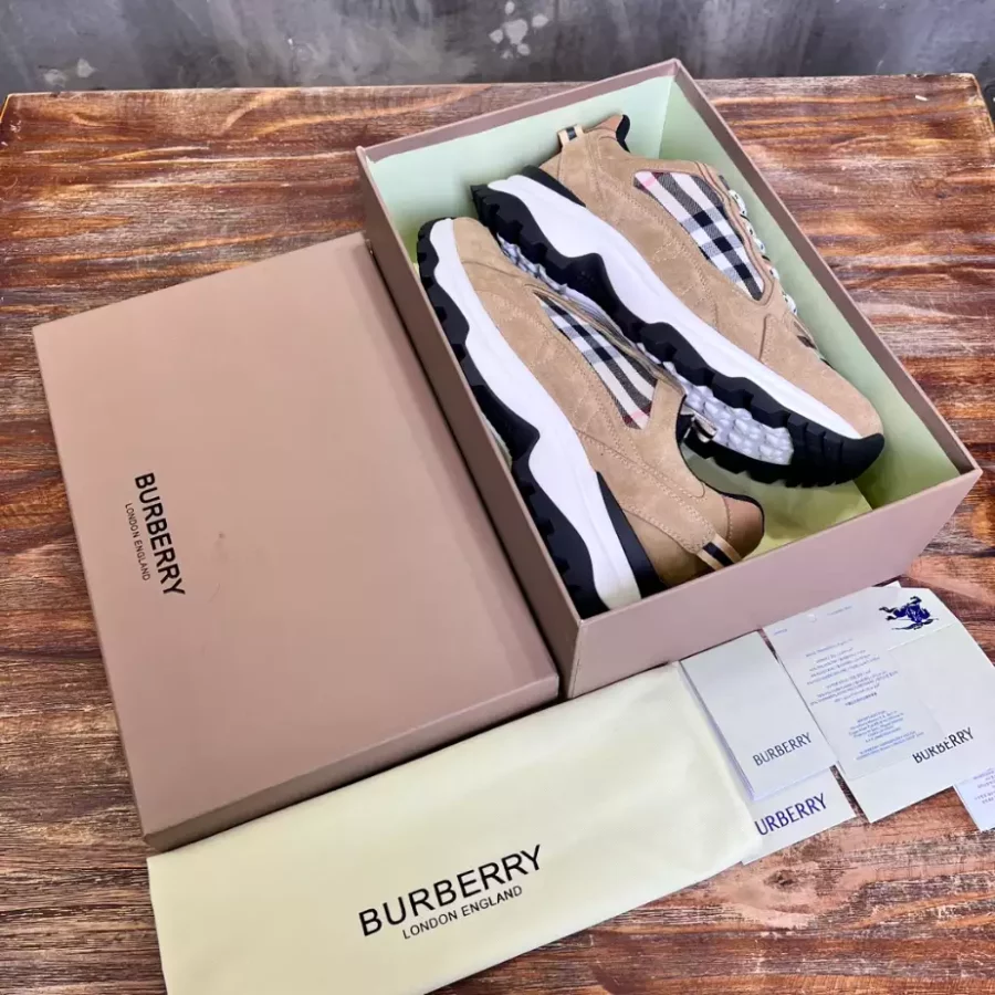BURBERRY SNEAKERS – BBR104