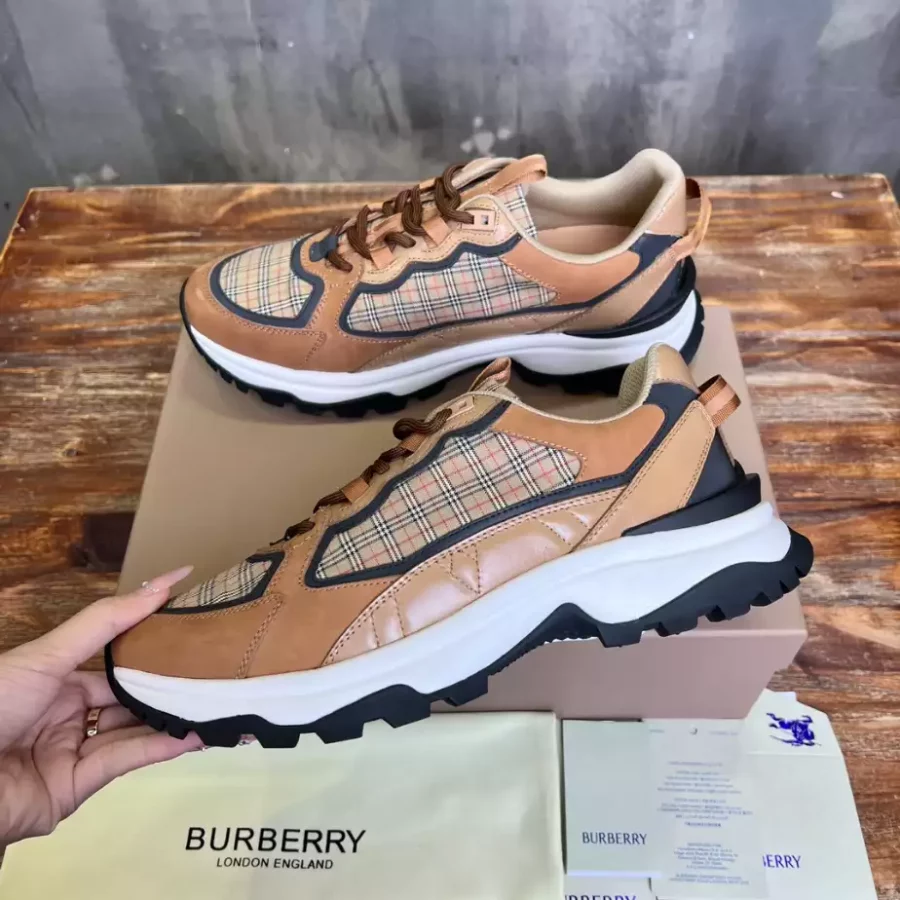 BURBERRY SNEAKERS – BBR105