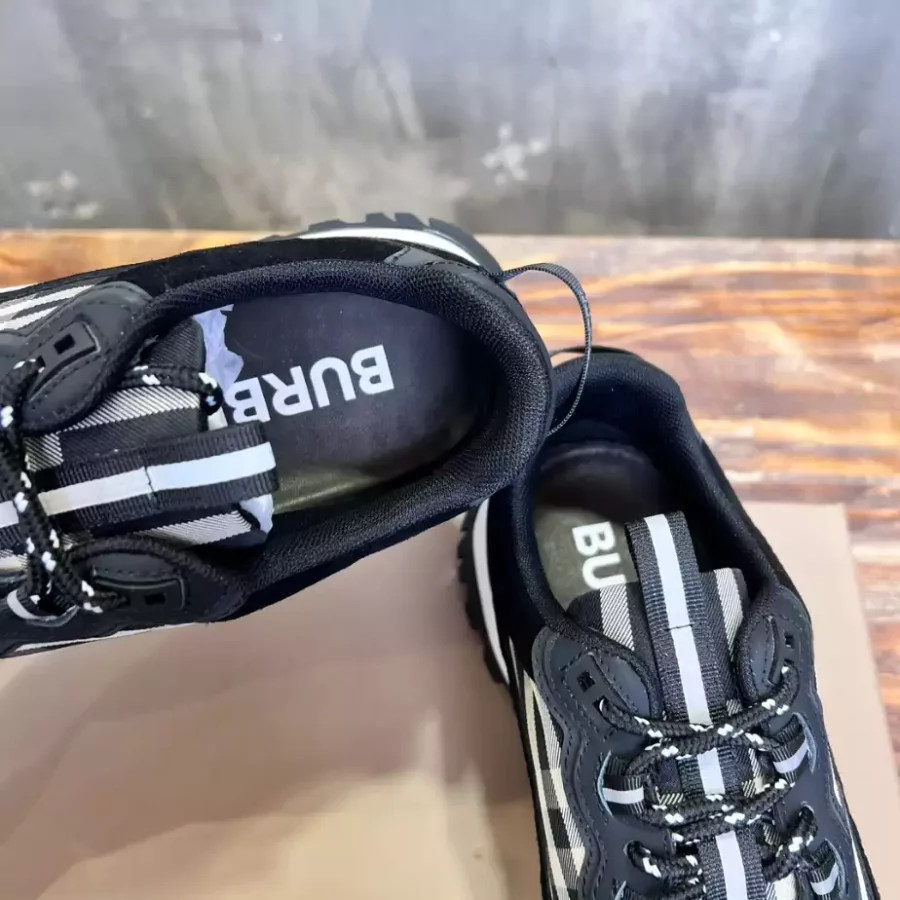 BURBERRY SNEAKERS – BBR106