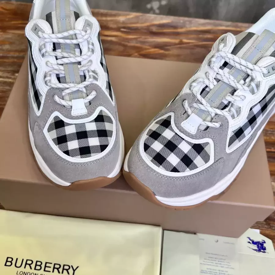 BURBERRY SNEAKERS – BBR107